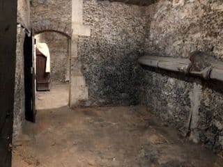 Cave de 13 m² Paris 75009 - parfaitement saine et sécurisée