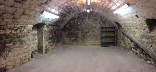 Cave avec espaces partagés Paris métro ternes