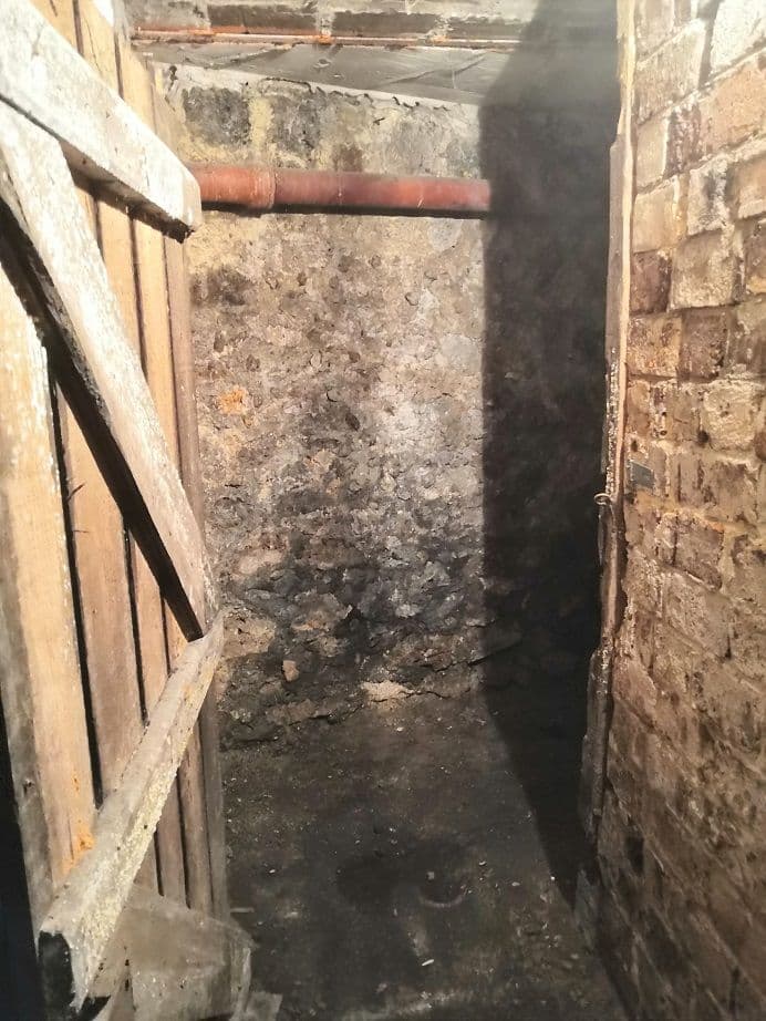 Cave 4m² située dans le 15eme