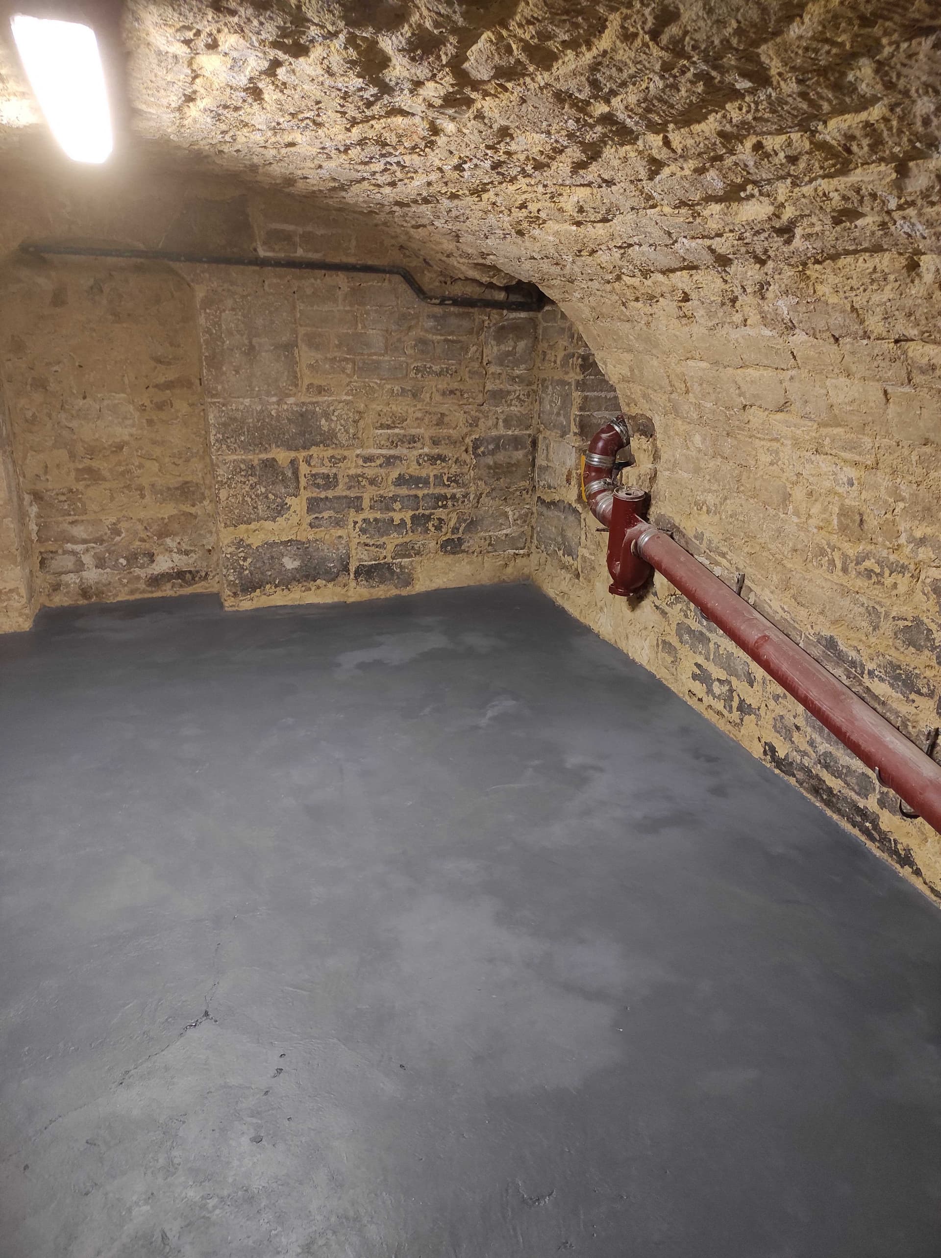 Grande cave de 20 m2 en plein centre de Paris
