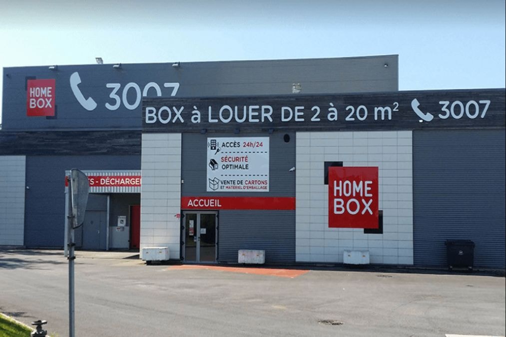 Façade extérieure avec signalétique accès 24h/24 et sécurité optimale du centre HOMEBOX Romilly-sur-Seine, 123 avenue DIDEROT à Romilly-sur-Seine