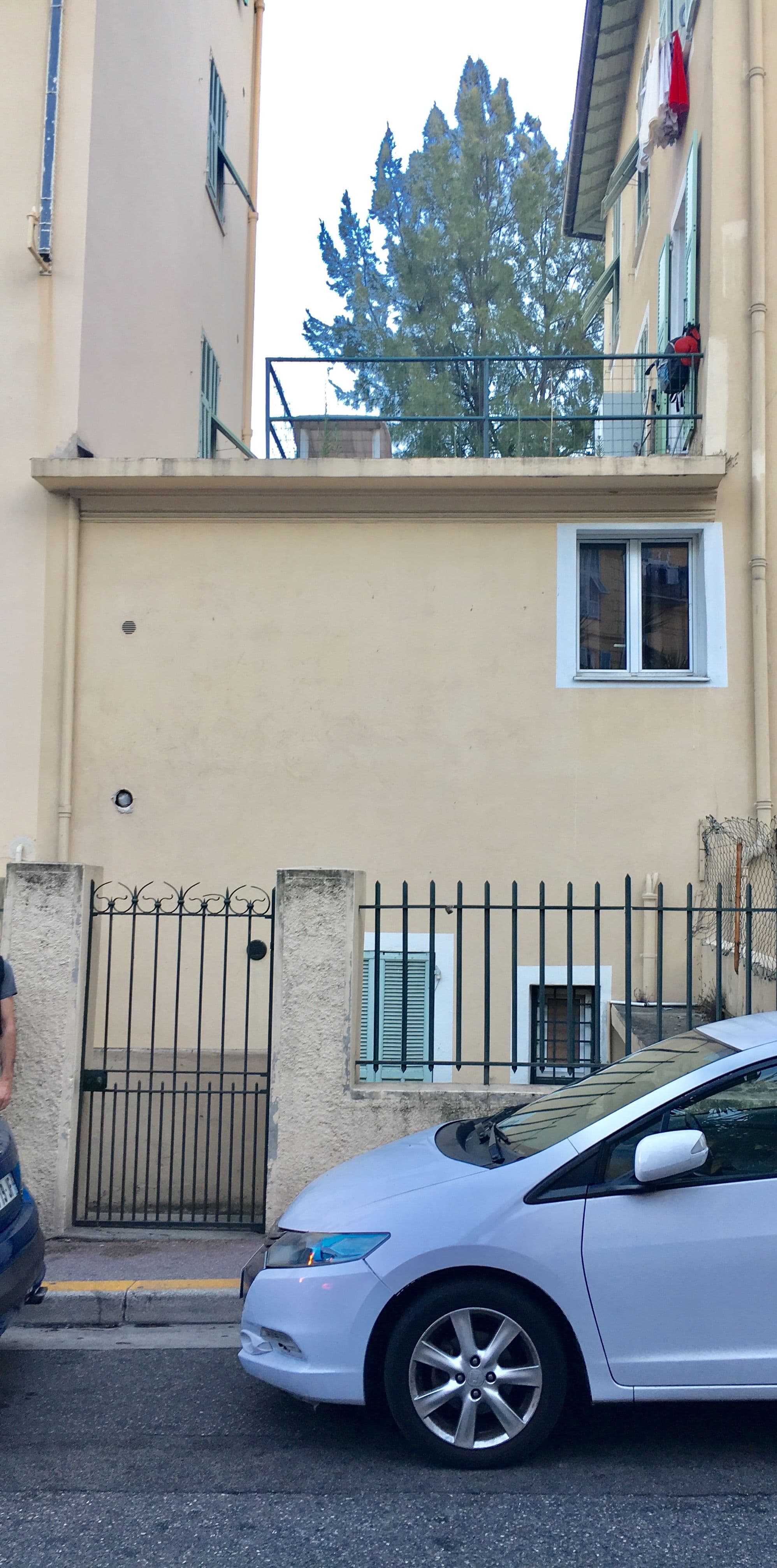 Cave Magnan Nice 20m2 Electricité fenêtre